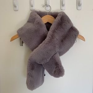 Ann Taylor faux fur scarf - lilac (never worn)